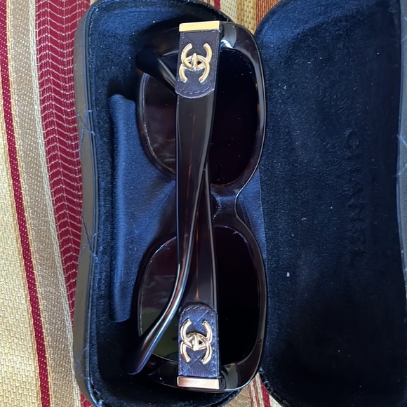CHANEL sunglasses, like new, brown, with case and box. Slight scratch. - Picture 2 of 5